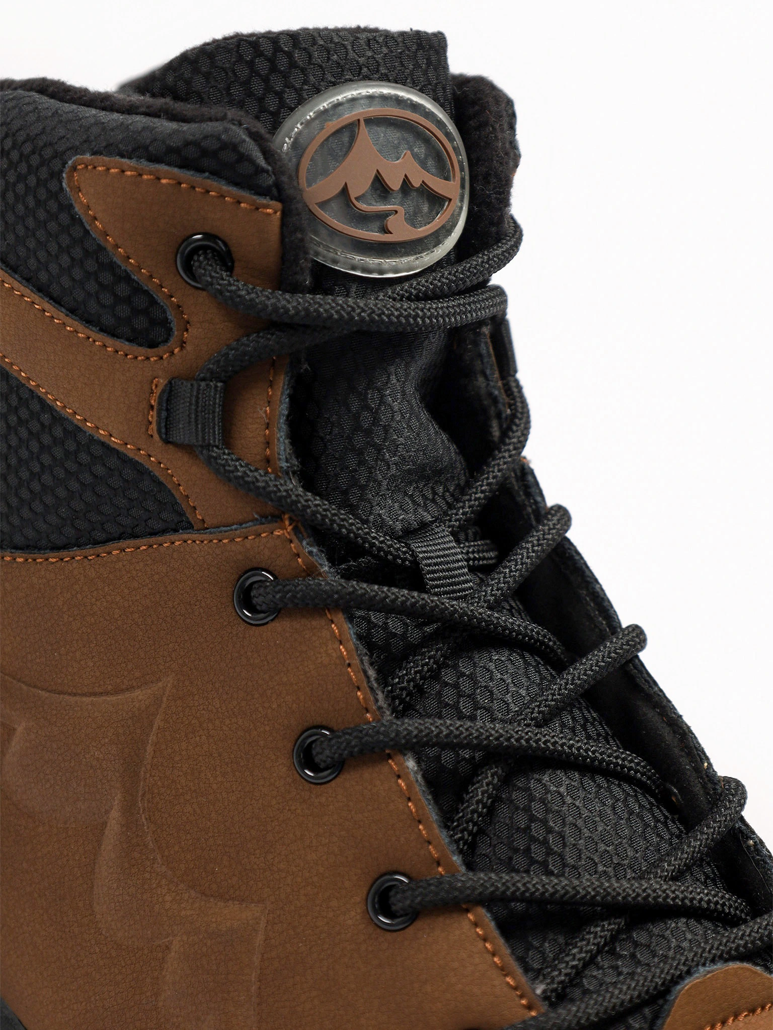 Ботинки комбинированные  коричневого цвета на рельефной подошве